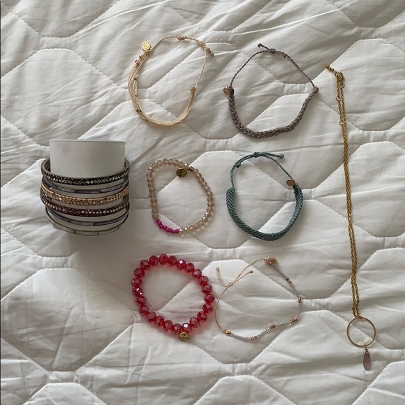 Bracelets - Picture 1 of 4